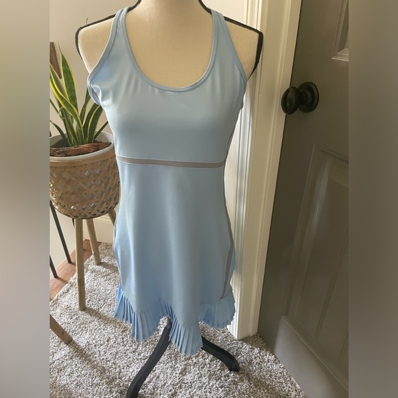 Inphorm Woman’s Athletic dress in size M in gently used condition - Picture 1 of 8